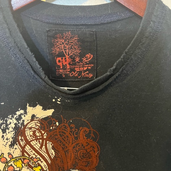 Men’s Small Distressed Navy Blue Tshirt by Old Navy w Abstract Design Preloved - Picture 3 of 4